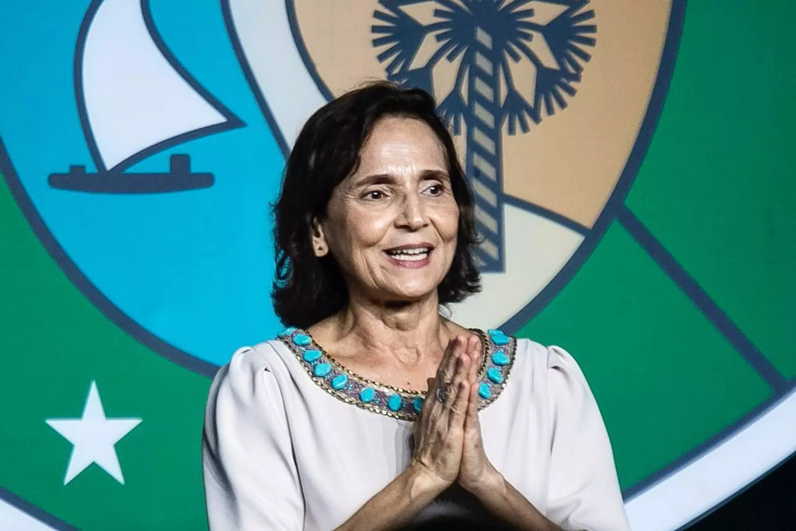 Governadora Izolda Cela anuncia desfiliação do PDT no Ceará